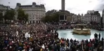 Londra'da Covid-19 önlemleri protesto edildi