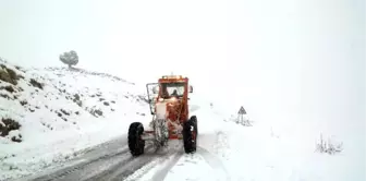 Tunceli'ye mevsimin ilk karı yağdı; 31 köy yolu ulaşıma kapandı