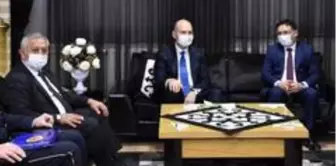 Son dakika haber | Başkan Zeybek'ten Bakan Soylu'ya ekmek kadayıfı ikramı