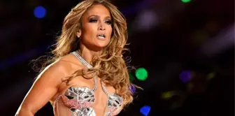 Jennifer Lopez kırmızı bikinisiyle ortalığı yaktı geçti! Kusursuz fiziğiyle genç kızlara taş çıkarttı