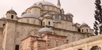 Medrese nedir? Medrese tarihi! Medrese eğitimleri! Medrese özellikleri!