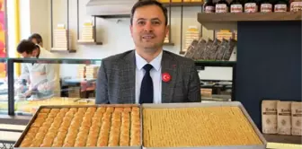 Bir tepsiye 1386 baklava dilimi sığdırdı