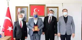 Başkan Akkaya'dan yurt dışındaki hayırseverlere plaket