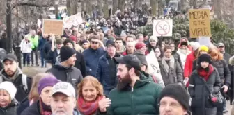 STOCKHOLM - İsveç'in 3 kentinde yüzlerce kişi Kovid-19 kısıtlamalarını protesto etti