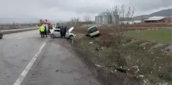 Otomobil ile hafif ticari araç çarpıştı: 8 yaralı