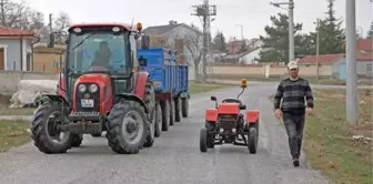 Hurda parçalardan saatte 50 kilometre gidebilen mini traktör yaptı! Gören kendisine de istiyor