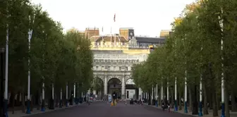 Londra'da baltalı şahıs paniği