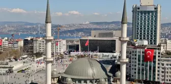 Taksim Camii, Çamlıca Camii ile aynı karede