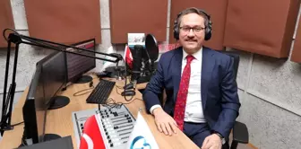 Türkiye Radyo Sokağı'nı can kulağıyla dinliyor