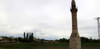 Sular altında kalan köyün 'yalnız minaresi'