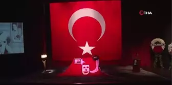 Hayatını kaybeden usta sanatçı Erol Keskin için Harbiye Muhsin Ertuğrul Sahnesi'nde tören düzenlendi