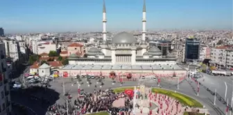 Taksim Cumhuriyet Anıtı'nda 19 Mayıs töreni