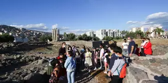 Bayraklı Belediyesinde, çocuk meclisi tarihi Smyrna kentinde toplandı