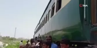 Pakistan'da yolcu treni raydan çıktı