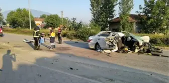 Son dakika: Otomobil, aydınlatma direğine çarptı: 3 ölü, 2 yaralı