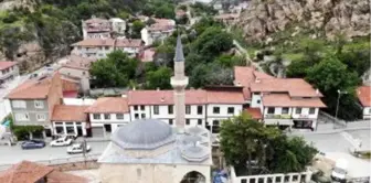 Kastamonu'da Asırlara Meydan Okuyan 700 Yıllık Tarihi Cami Çelik Ağlarla Örülüyor