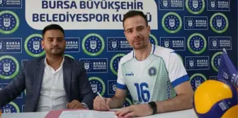 Bursa Büyükşehir Belediyespor'da ilk imza Fatih Eren Uğur'dan