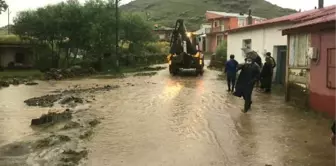 Son dakika haberi: ARDAHAN'DA SEL; EVLERİ SU BASTI