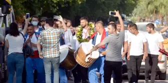 Kırkpınar'da deste büyük boy kategorisinde birinci olan güreşçi Karamürsel'de coşkuyla karşılandı