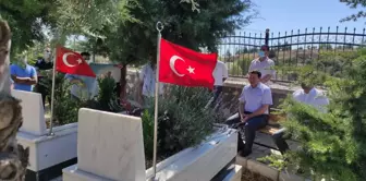 Elazığ'da 15 Temmuz şehidi Eyyüp Oğuz mezarı başında anıldı