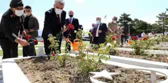 15 Temmuz Demokrasi ve Milli Birlik Günü'nde Garnizon Şehitliğinde Anma Programı Düzenlendi