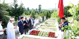 Son dakika: Başkan Dursun, 15 Temmuz şehitlerinin kabirlerini ziyaret ederek dua etti