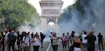 Avrupa ve Avustralya'da aşı ve koronavirüs önlemleri karşıtları protesto gösterileri düzenledi