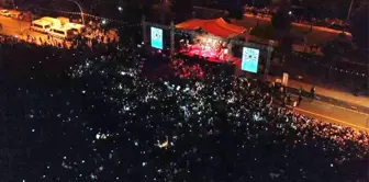 Elbistan Festivali'nde Cem Adrian coşkusu! On binlerce kişi konsere akın etti