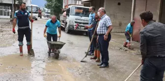 Arhavi'de temizlik çalışmaları devam ediyor