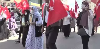 Terör mağduru aileler HDP İl Başkanlığı binası önünde eylem yaptı