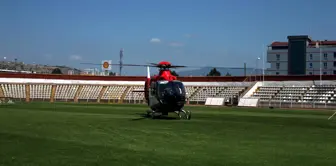 Tokat'ta ambulans helikopter, minibüsün çarptığı yaşlı kadın için havalandı