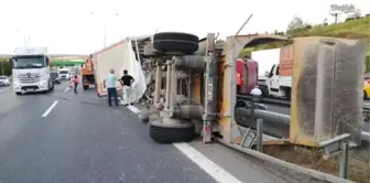 TUZLA'DA TIR KAMYONLA ÇARPIŞTI 3 YARALI