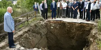 Karabük Valisi Gürel, kentte su taşkını yaşanan alanlarda incelemelerde bulundu Açıklaması