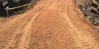 Karabük'te sel nedeniyle çöken Arnavut Köprüsü menfez konularak ulaşıma açıldı