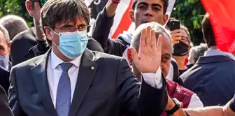 İtalyan mahkemesi, Katalan lider Puigdemont'un İspanya'ya iade kararını erteledi