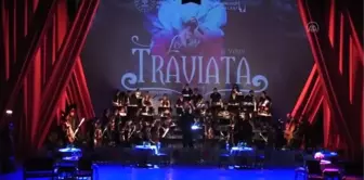 'La Traviata'dan uyarlanan rejili konserin prömiyeri yapıldı