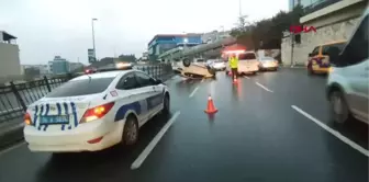 İSTANBUL-BEYOĞLU'NDA OTOMOBİL TAKLA ATTI, TRAFİK YOĞUNLUĞU OLUŞTU