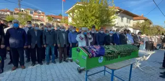 Burdur'da 3 aracın karıştığı kazada ölen 5 kişi defnedildi