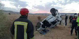 Konya'da yoldan çıkarak devrilen otomobildeki 2 kişi öldü,1 kişi yaralandı