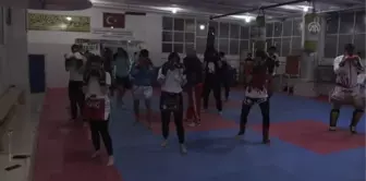 Milli antrenör 15 yılda binlerce gence muaythai ve kick boksu sevdirdi