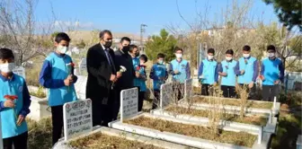 DEPREM ŞEHİDİ ÖĞRETMEN, MEZARI BAŞINDA ANILDI