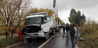 Söke Bağarası karayolunda kamyon devrildi