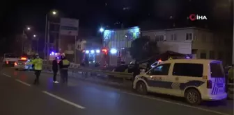 Kadıköy'de otomobil bariyerlere ok gibi saplandı: 1 ölü