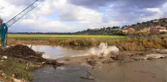 Son dakika haberleri... BALIK ÖLÜMLERİNİN YAŞANDIĞI MENDERES NEHRİ MOLOZLARDAN TEMİZLENDİ