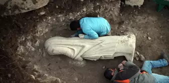 Uşak'taki Blaundos Antik Kenti kazılarında 2 bin yıllık iki heykel bulundu