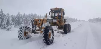 Beyşehir Belediyesi'nin yayla yollarında kar mesaisi