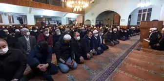 Hatip Camii'nde sabah namazına yoğun katılım