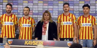 Kayserispor, yeni transferleri için imza töreni düzenledi