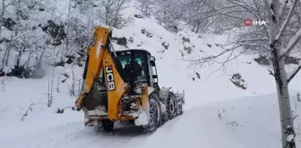 Gümüşhane'nin zorlu coğrafyasında karla mücadele çalışmaları devam ediyor