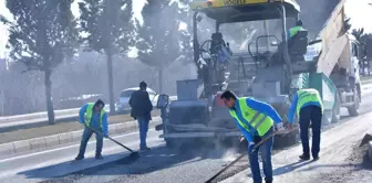 Malatya Büyükşehir Belediyesi, Eski Malatya Yolunda asfalt çalışmalarını sürdürüyor